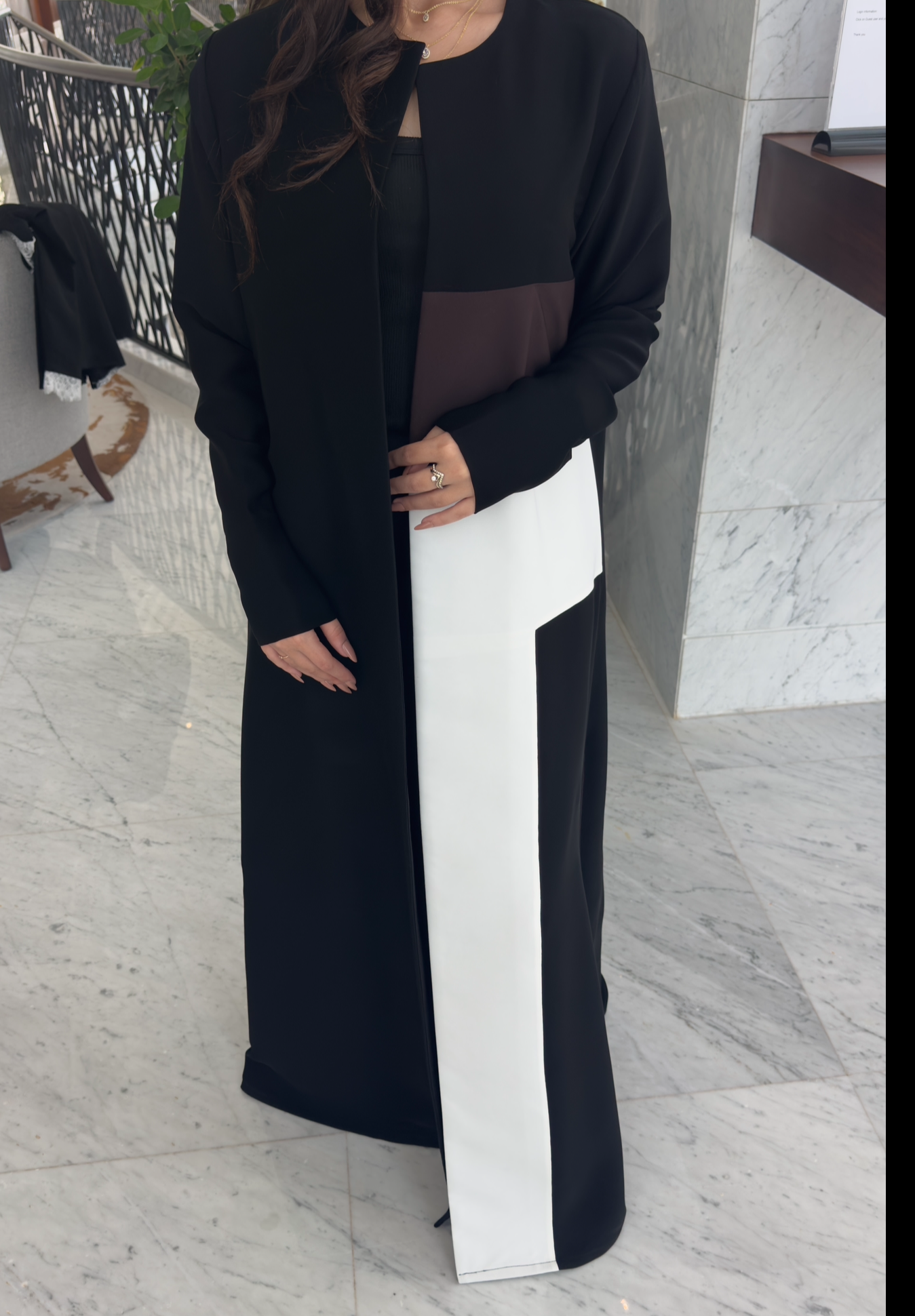 Linear abaya