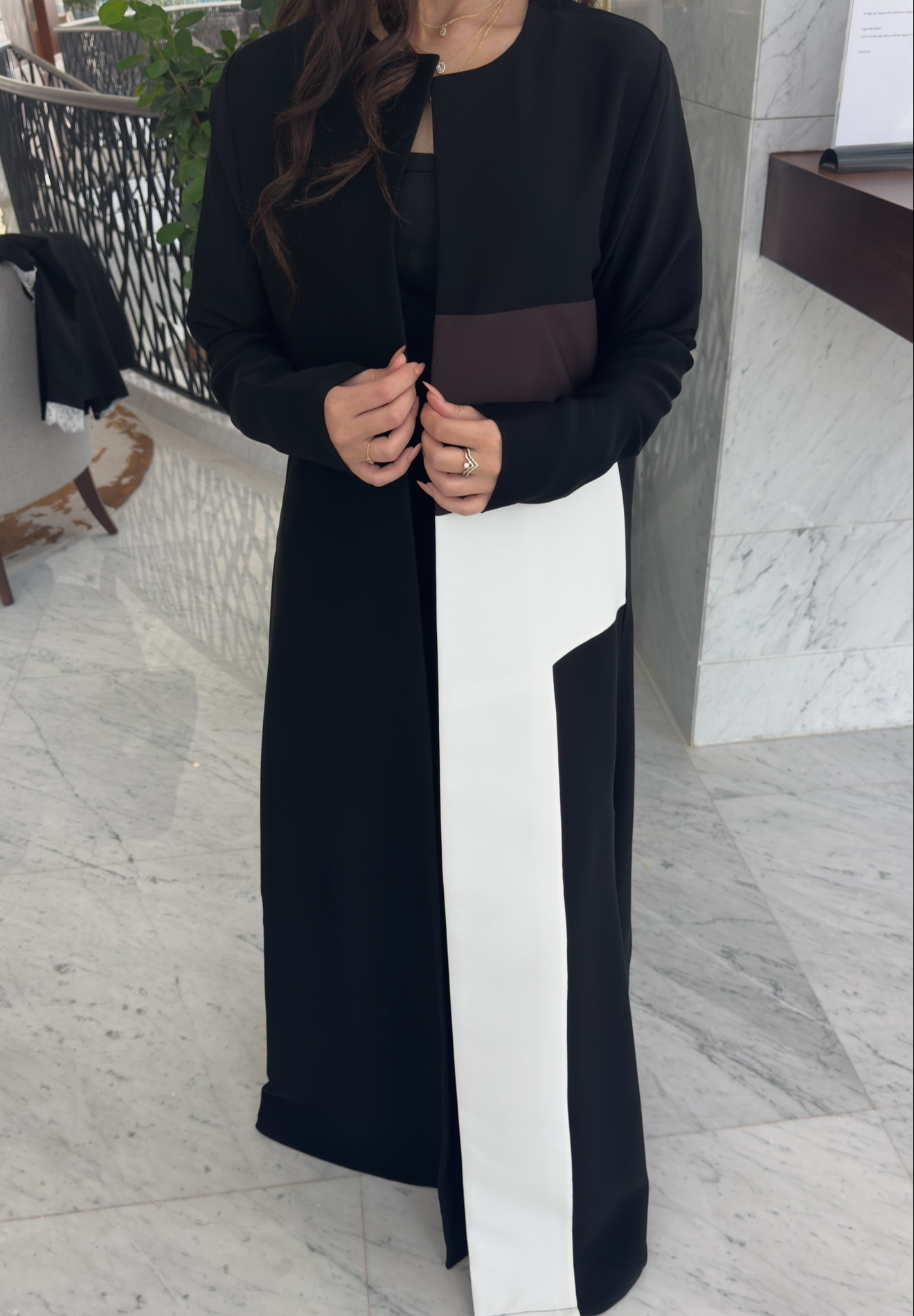 Linear abaya