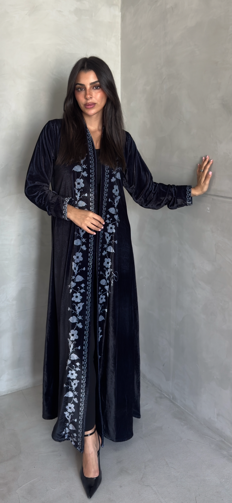 Naya abaya in black