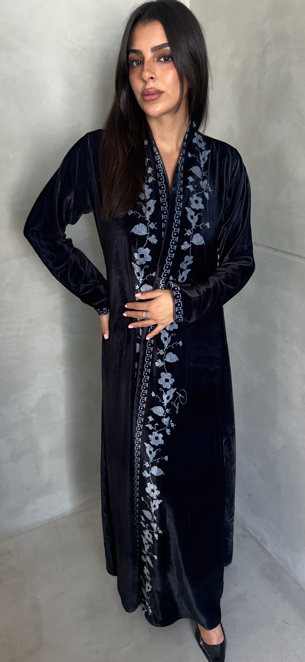 Naya abaya in black